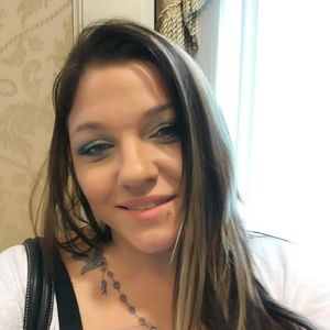 Meet your Posher, Lora